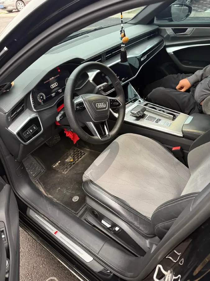 2023 Audi A6L 2.0T 245HP L4 7DCT,autocango,china used car exporter,china ev exporter,chinese used car exporter,chinese used ev exporter