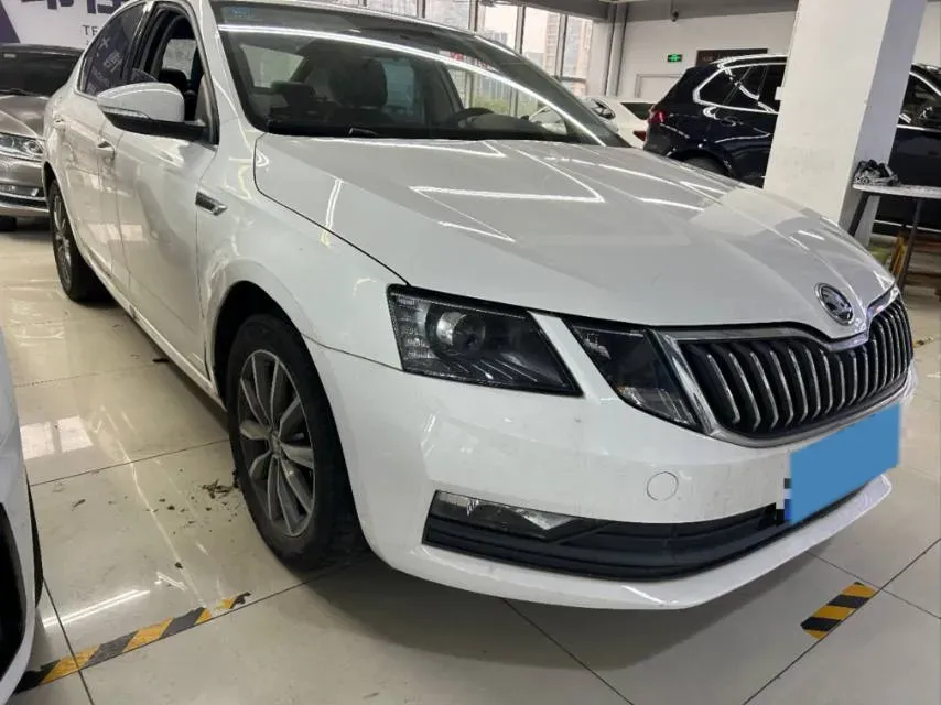 2019 Skoda Octavia 1.5L 116HP L4 6AT,autocango,china used car exporter,china ev exporter,chinese used car exporter,chinese used ev exporter