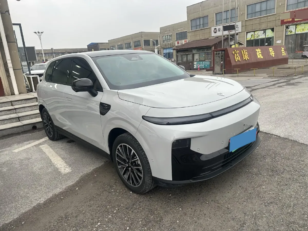 2025 Leapmotor B10 BEV 67.1KWH,autocango,china used car exporter,china ev exporter,chinese used car exporter,chinese used ev exporter