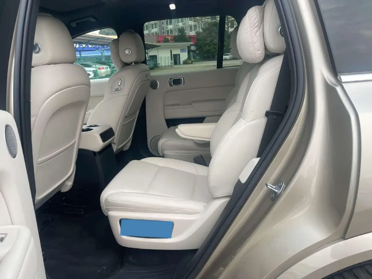 2024 Ford Bronco 2.3T 275HP L4 10AT,autocango,china used car exporter,china ev exporter,chinese used car exporter,chinese used ev exporter