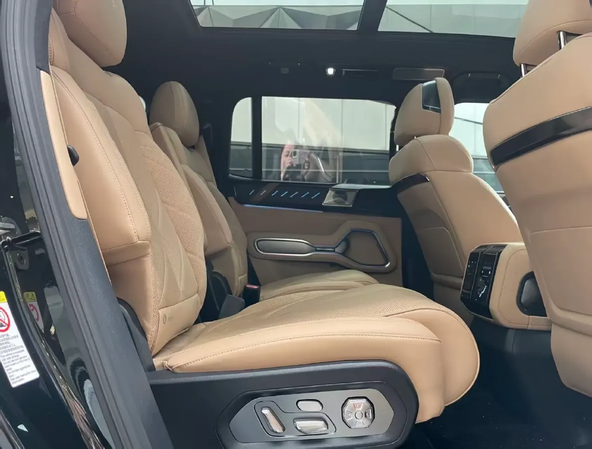 2025 FangChengBao Bao 8 2.0T 245HP L4 E-CVT PHEV 36.8KWH,autocango,china used car exporter,china ev exporter,chinese used car exporter,chinese used ev exporter