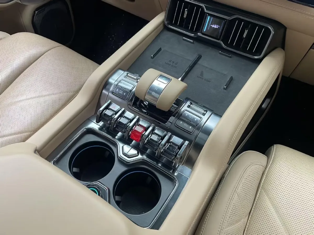 2025 FangChengBao Bao 8 2.0T 245HP L4 E-CVT PHEV 36.8KWH,autocango,china used car exporter,china ev exporter,chinese used car exporter,chinese used ev exporter