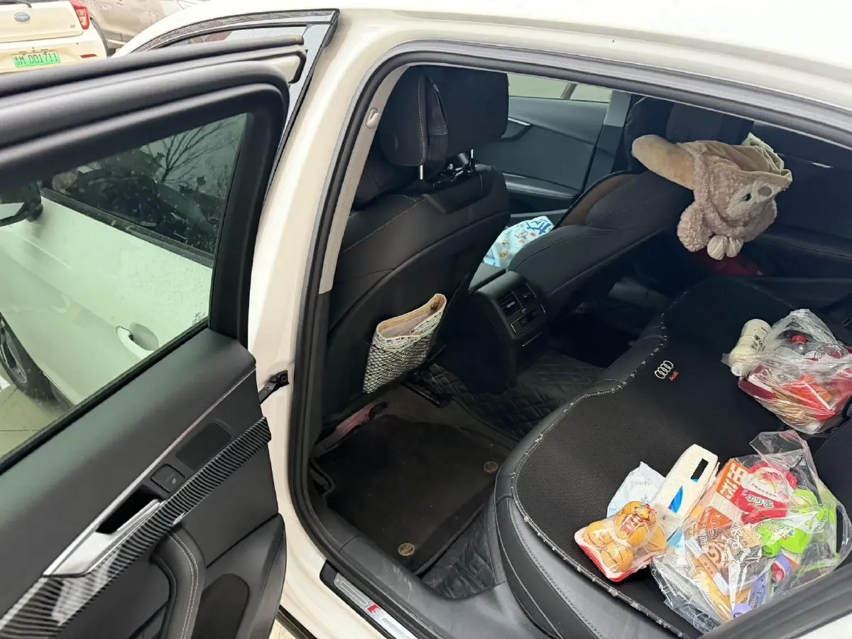 2022 Audi A4L 2.0T 190HP L4 7DCT,autocango,china used car exporter,china ev exporter,chinese used car exporter,chinese used ev exporter