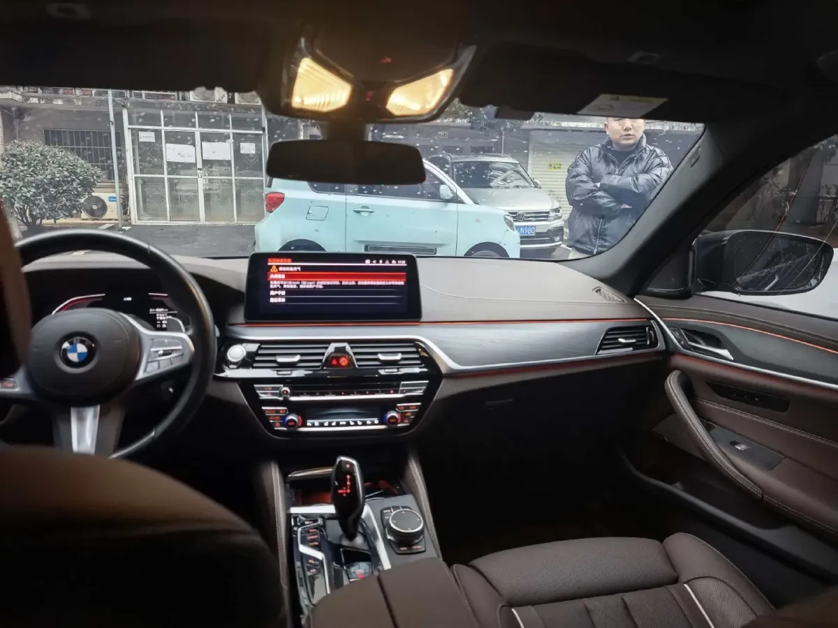 2023 BMW 5 Series 2.0T 245HP L4 8AT,autocango,china used car exporter,china ev exporter,chinese used car exporter,chinese used ev exporter