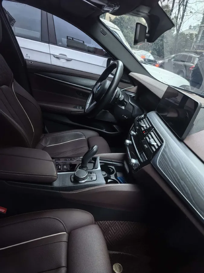 2023 BMW 5 Series 2.0T 245HP L4 8AT,autocango,china used car exporter,china ev exporter,chinese used car exporter,chinese used ev exporter