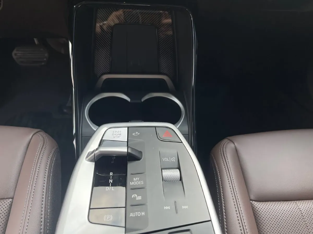 2024 BMW X1 2.0T 204HP L4 7DCT,autocango,china used car exporter,china ev exporter,chinese used car exporter,chinese used ev exporter