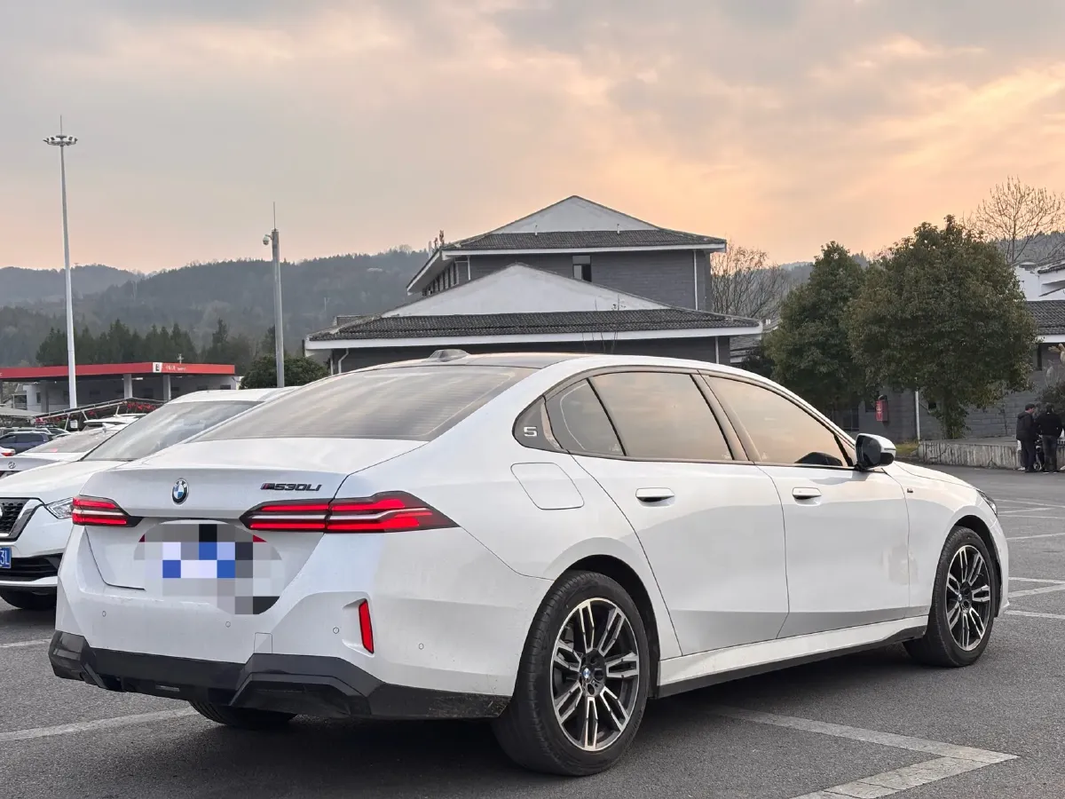 2025 BMW 5 Series 2.0T 258HP L4 8AT,autocango,china used car exporter,china ev exporter,chinese used car exporter,chinese used ev exporter