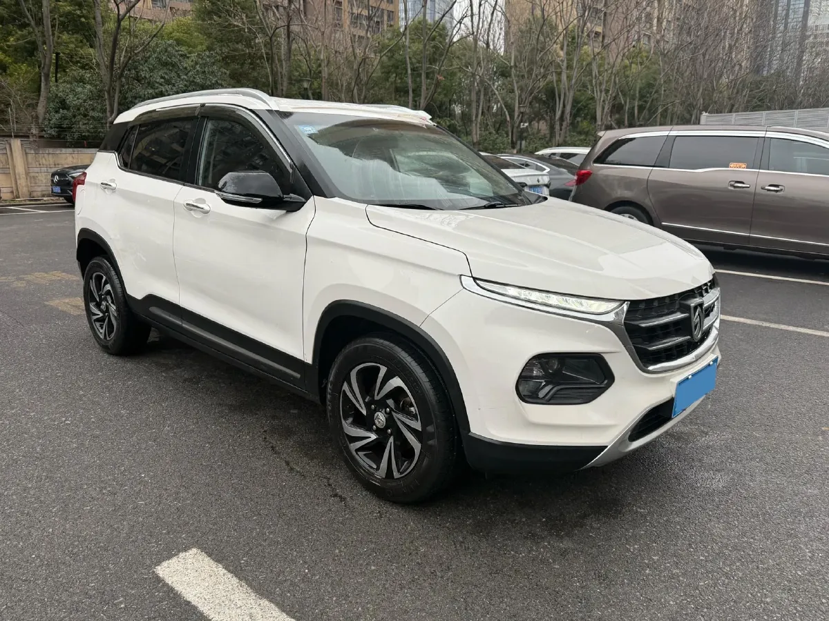 2017 HaiMa S5 Young Edition 1.6L 122HP L4 5MT,autocango,china used car exporter,china ev exporter,chinese used car exporter,chinese used ev exporter