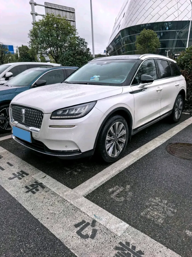 2023 Lincoln Corsair 2.0T 261HP L4 8AT,autocango,china used car exporter,china ev exporter,chinese used car exporter,chinese used ev exporter