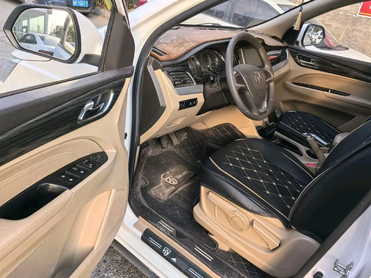 2016 BaoJun 560 1.5T 150HP L4 6MT,autocango,china used car exporter,china ev exporter,chinese used car exporter,chinese used ev exporter