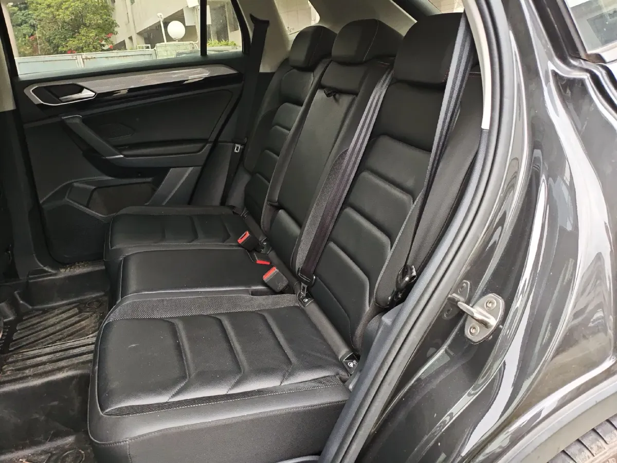 2019 Jeep Cherokee 2.0T 234HP L4 9AT,autocango,china used car exporter,china ev exporter,chinese used car exporter,chinese used ev exporter