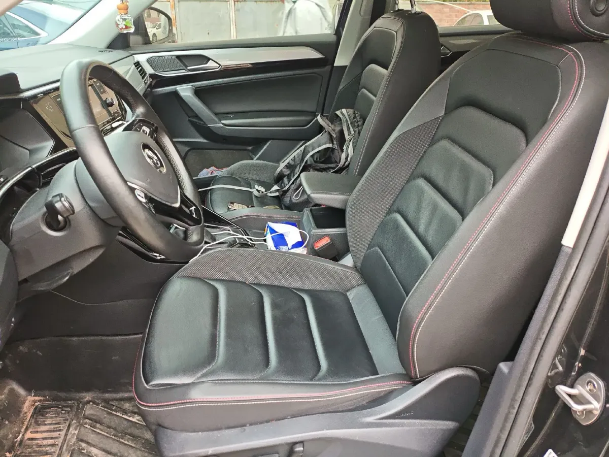 2019 Jeep Cherokee 2.0T 234HP L4 9AT,autocango,china used car exporter,china ev exporter,chinese used car exporter,chinese used ev exporter