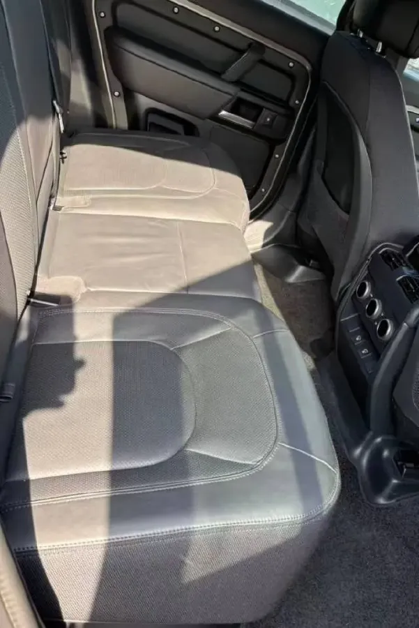 2025 Land Rover Defender 3.0T 400HP L6 8AT,autocango,china used car exporter,china ev exporter,chinese used car exporter,chinese used ev exporter