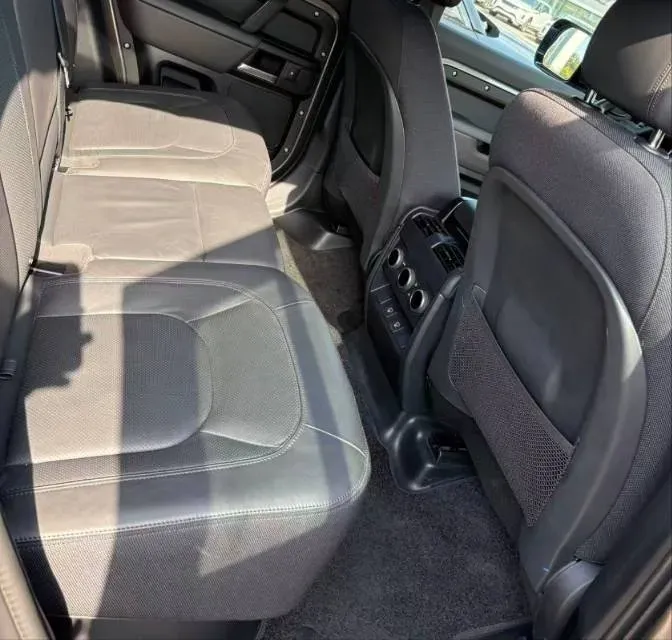 2025 Land Rover Defender 3.0T 400HP L6 8AT,autocango,china used car exporter,china ev exporter,chinese used car exporter,chinese used ev exporter