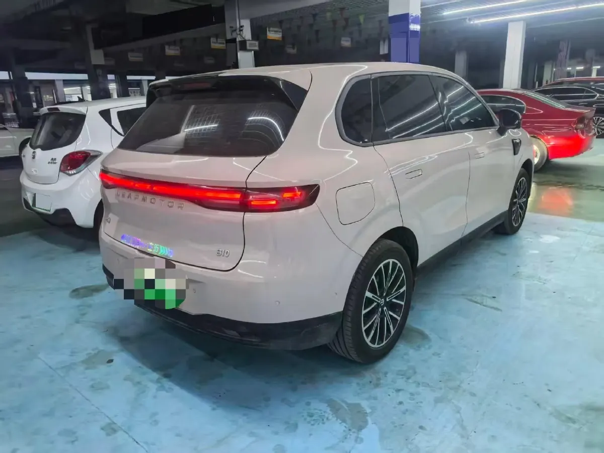 2025 Leapmotor B10 BEV 67.1KWH,autocango,china used car exporter,china ev exporter,chinese used car exporter,chinese used ev exporter