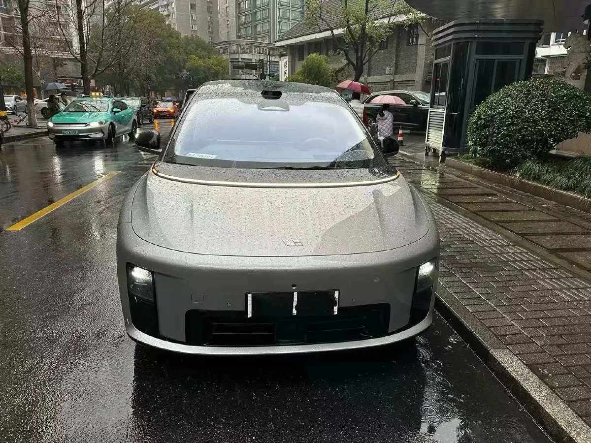 2025 Li i8 BEV,autocango,china used car exporter,china ev exporter,chinese used car exporter,chinese used ev exporter