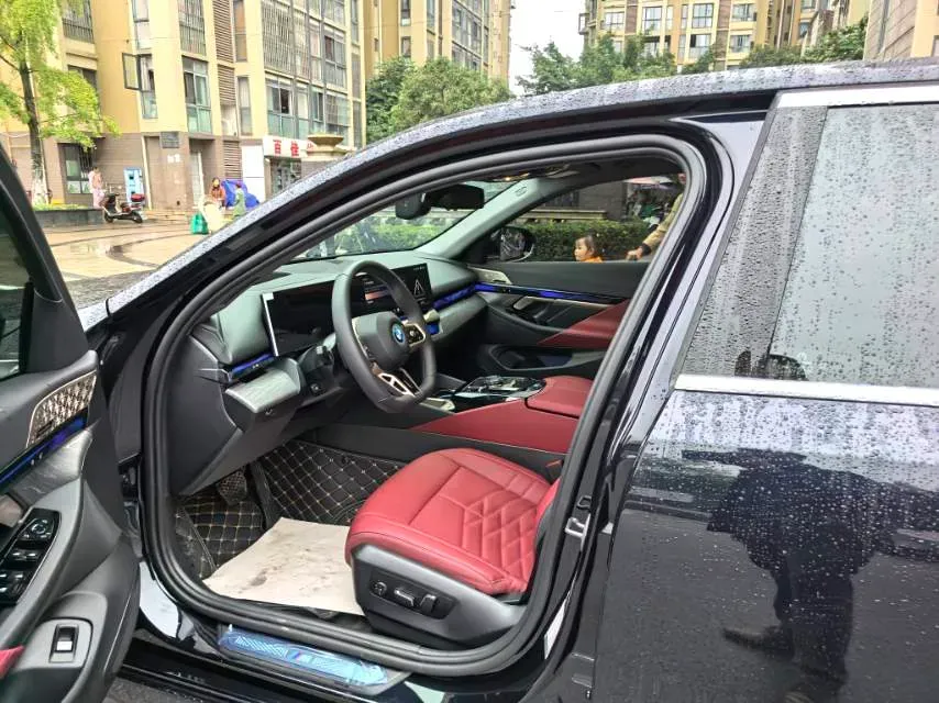 2025 BMW 5 Series 2.0T 258HP L4 8AT,autocango,china used car exporter,china ev exporter,chinese used car exporter,chinese used ev exporter