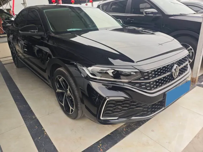 2024 Volkswagen Passat 2.0T 220HP L4 7DCT,autocango,china used car exporter,china ev exporter,chinese used car exporter,chinese used ev exporter