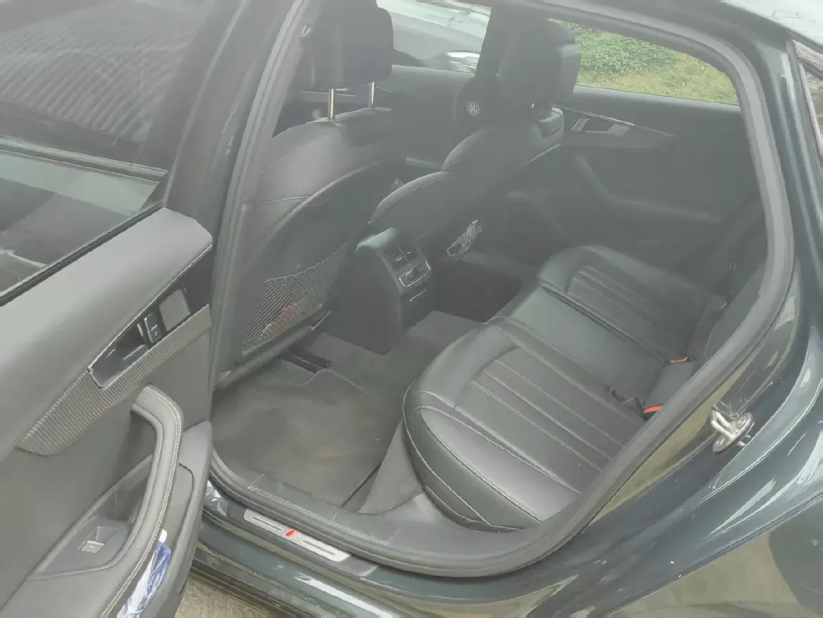 2024 Audi A4L 2.0T 190HP L4 7DCT,autocango,china used car exporter,china ev exporter,chinese used car exporter,chinese used ev exporter