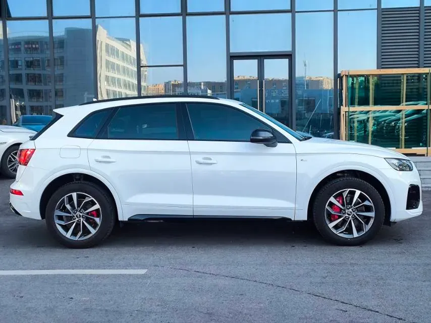 2023 Audi Q5L 2.0T 190HP L4 7DCT,autocango,china used car exporter,china ev exporter,chinese used car exporter,chinese used ev exporter