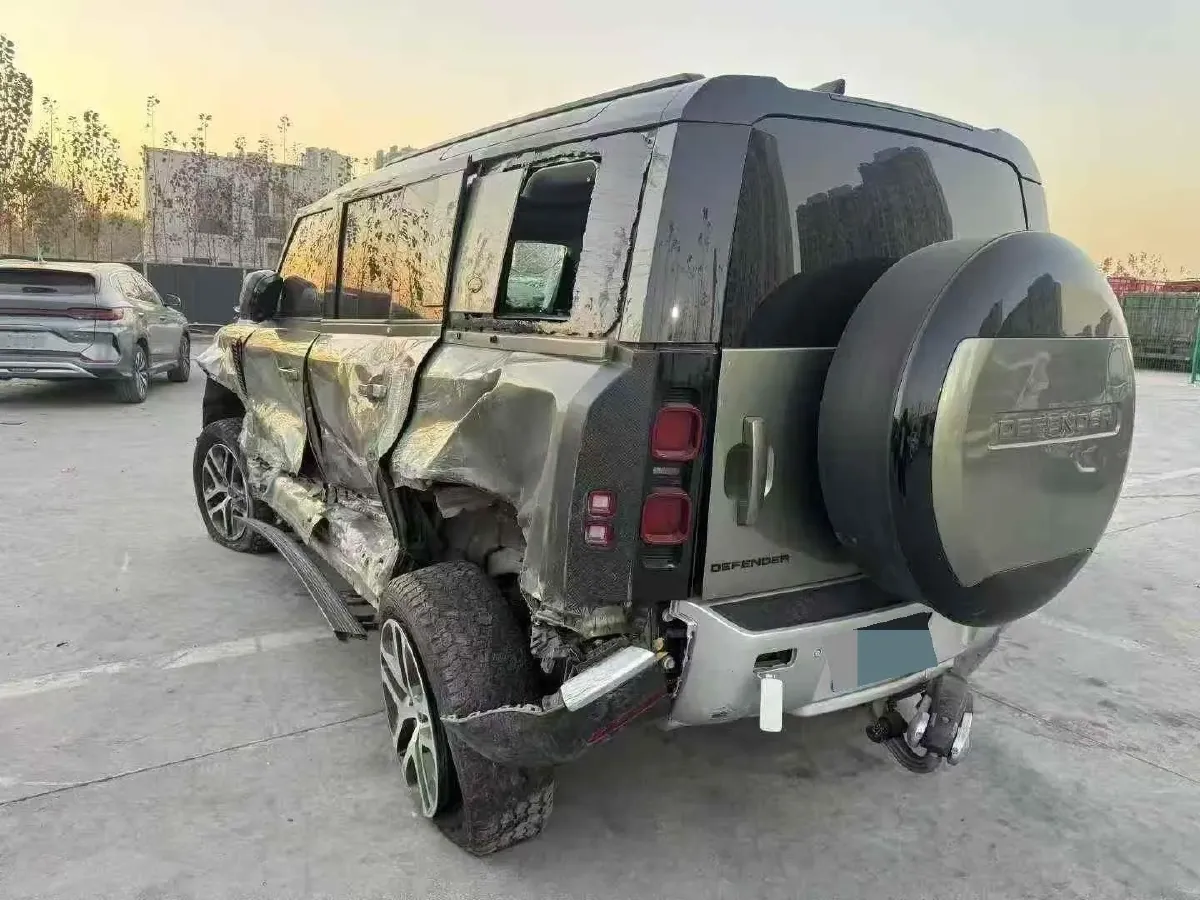 2022 Land Rover Defender 3.0T 400HP L6 8AT,autocango,china used car exporter,china ev exporter,chinese used car exporter,chinese used ev exporter