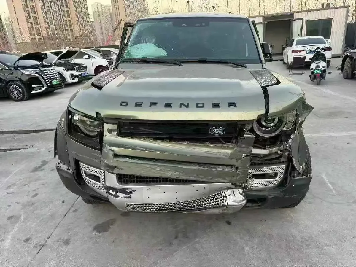 2022 Land Rover Defender 3.0T 400HP L6 8AT,autocango,china used car exporter,china ev exporter,chinese used car exporter,chinese used ev exporter