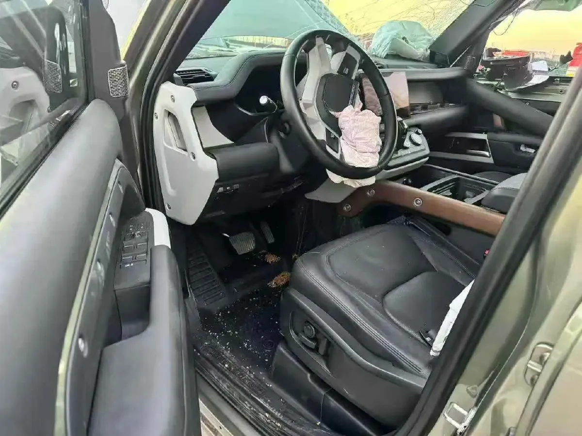 2022 Land Rover Defender 3.0T 400HP L6 8AT,autocango,china used car exporter,china ev exporter,chinese used car exporter,chinese used ev exporter