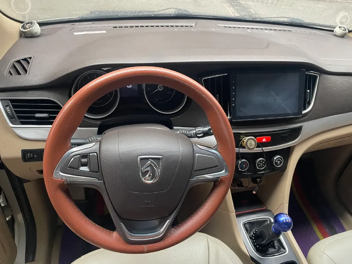 2016 BaoJun 730 1.5L 112HP L4 5MT,autocango,china used car exporter,china ev exporter,chinese used car exporter,chinese used ev exporter