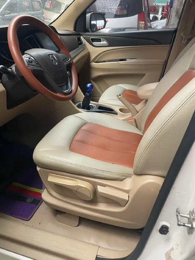 2016 BaoJun 730 1.5L 112HP L4 5MT,autocango,china used car exporter,china ev exporter,chinese used car exporter,chinese used ev exporter