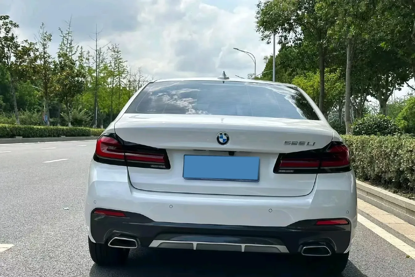 2022 BMW 5 Series 2.0T 184HP L4 8AT,autocango,china used car exporter,china ev exporter,chinese used car exporter,chinese used ev exporter