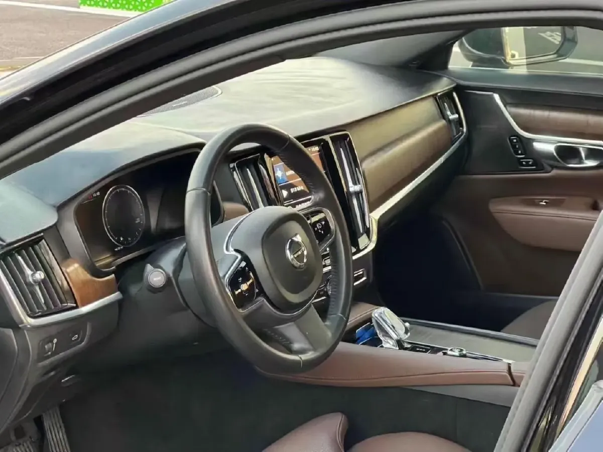 2024 Volvo S90 2.0T 250HP L4 8AT,autocango,china used car exporter,china ev exporter,chinese used car exporter,chinese used ev exporter