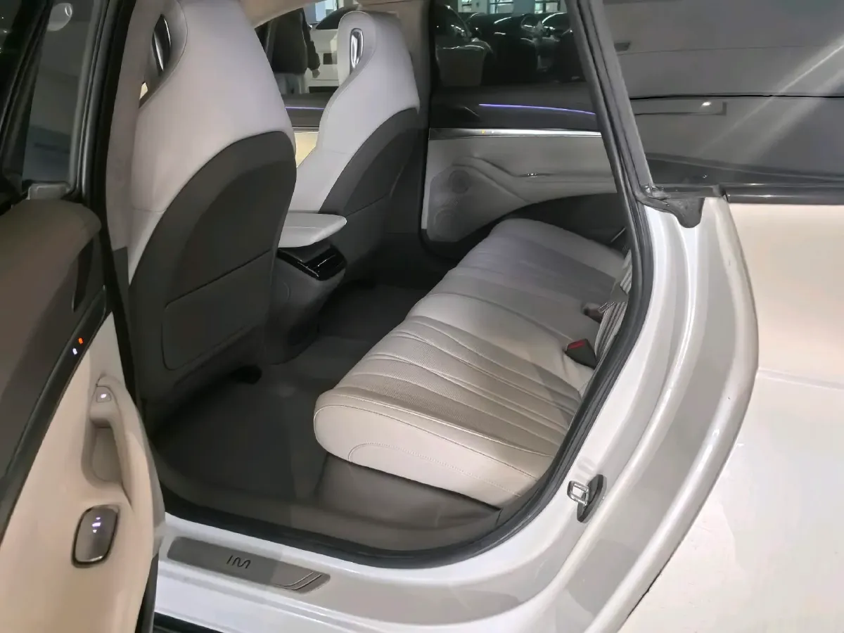 2022 IM L7 BEV 90KWH,autocango,china used car exporter,china ev exporter,chinese used car exporter,chinese used ev exporter