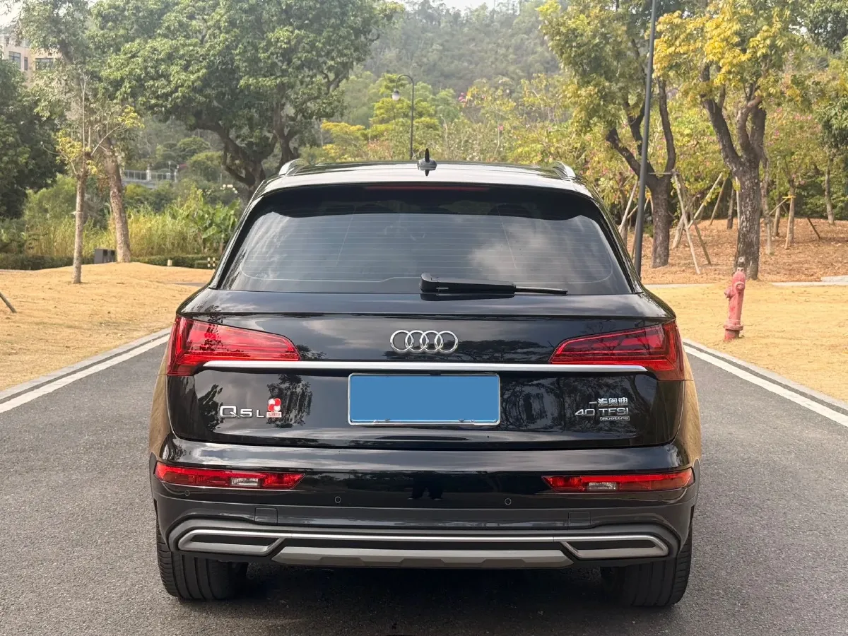 2022 Audi Q5L 2.0T 190HP L4 7DCT,autocango,china used car exporter,china ev exporter,chinese used car exporter,chinese used ev exporter