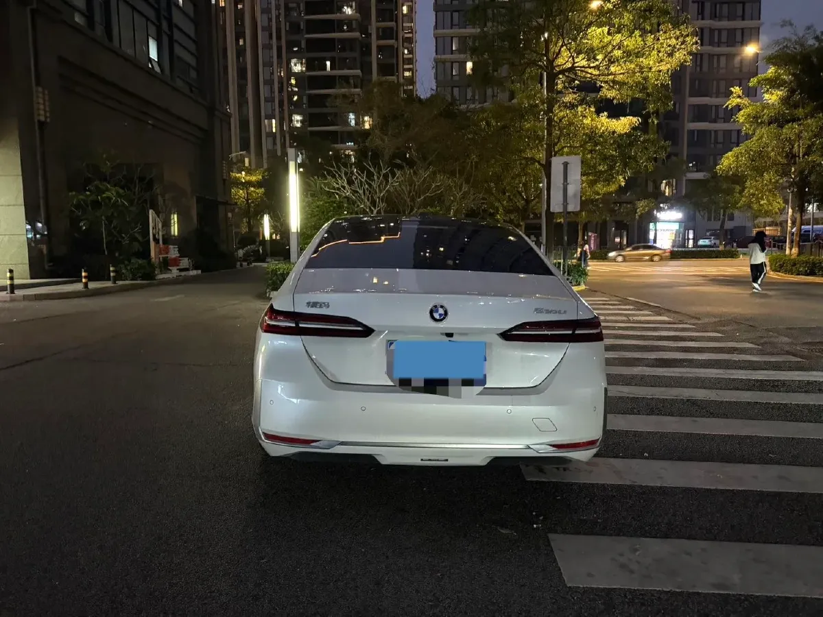 2024 BMW 5 Series 2.0T 258HP L4 8AT,autocango,china used car exporter,china ev exporter,chinese used car exporter,chinese used ev exporter