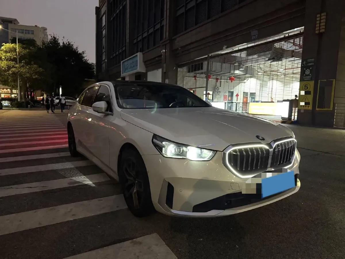 2024 BMW 5 Series 2.0T 258HP L4 8AT,autocango,china used car exporter,china ev exporter,chinese used car exporter,chinese used ev exporter