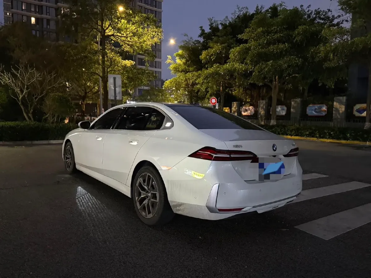 2024 BMW 5 Series 2.0T 258HP L4 8AT,autocango,china used car exporter,china ev exporter,chinese used car exporter,chinese used ev exporter