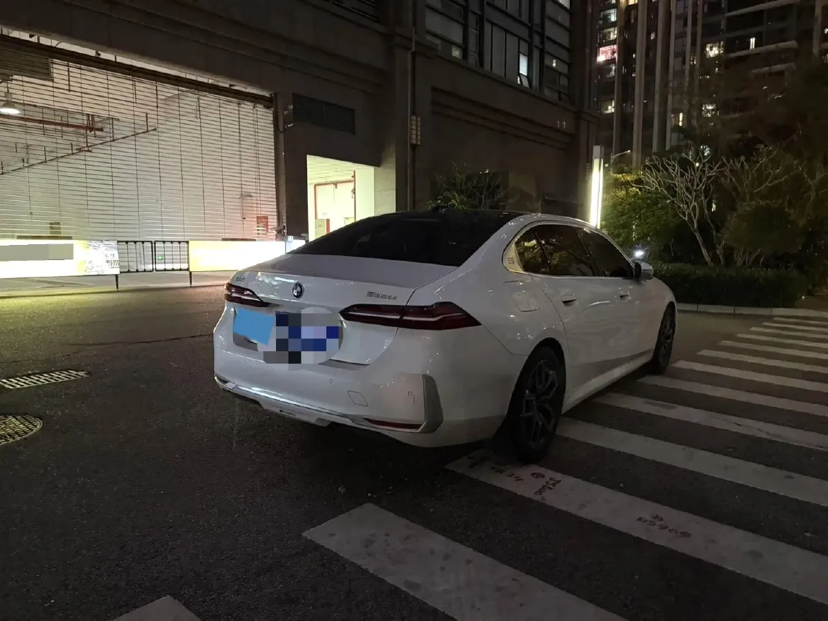 2024 BMW 5 Series 2.0T 258HP L4 8AT,autocango,china used car exporter,china ev exporter,chinese used car exporter,chinese used ev exporter