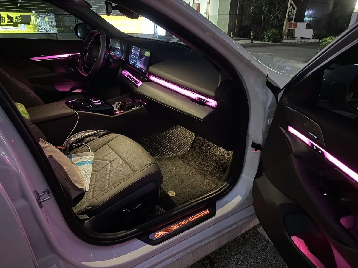 2024 BMW 5 Series 2.0T 258HP L4 8AT,autocango,china used car exporter,china ev exporter,chinese used car exporter,chinese used ev exporter