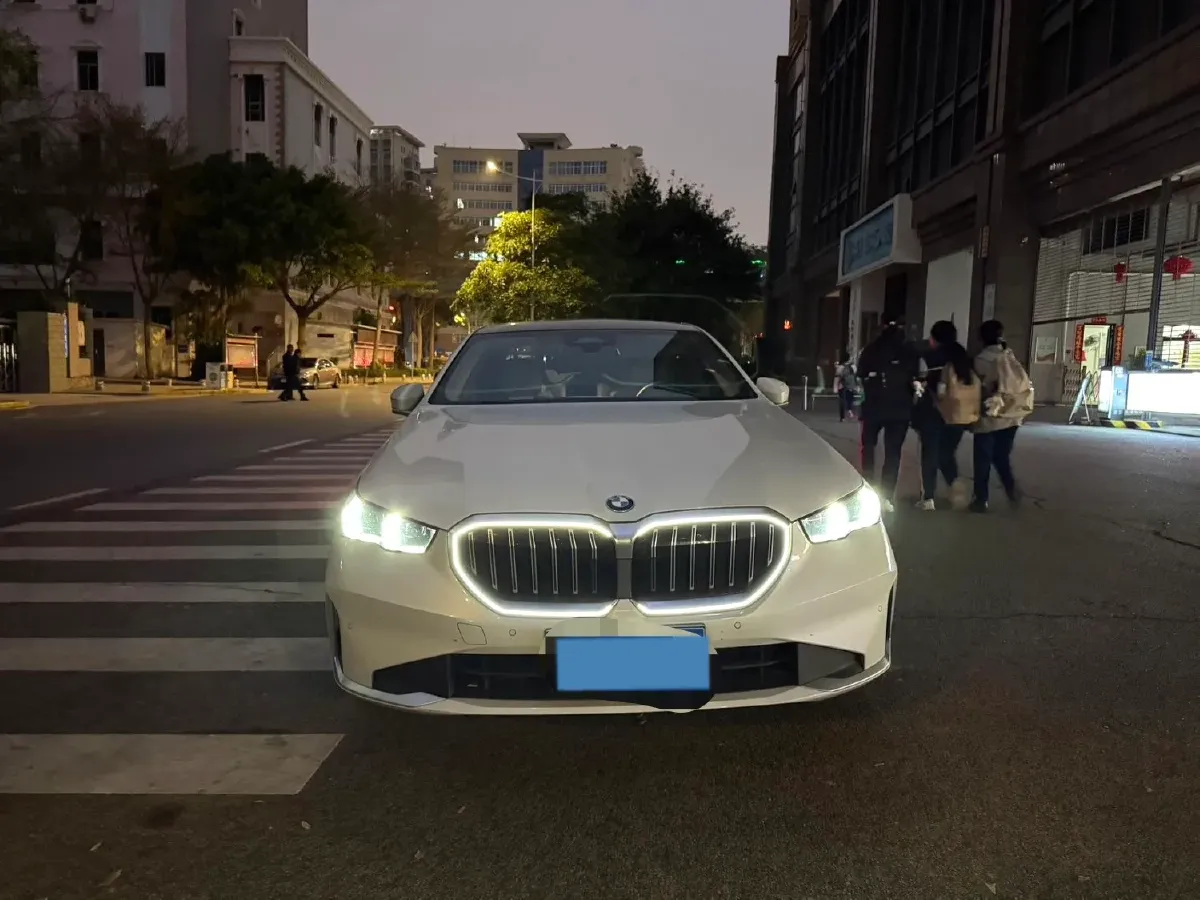 2024 BMW 5 Series 2.0T 258HP L4 8AT,autocango,china used car exporter,china ev exporter,chinese used car exporter,chinese used ev exporter