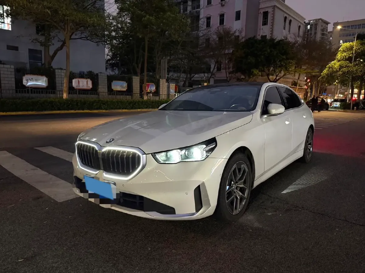 2024 BMW 5 Series 2.0T 258HP L4 8AT,autocango,china used car exporter,china ev exporter,chinese used car exporter,chinese used ev exporter