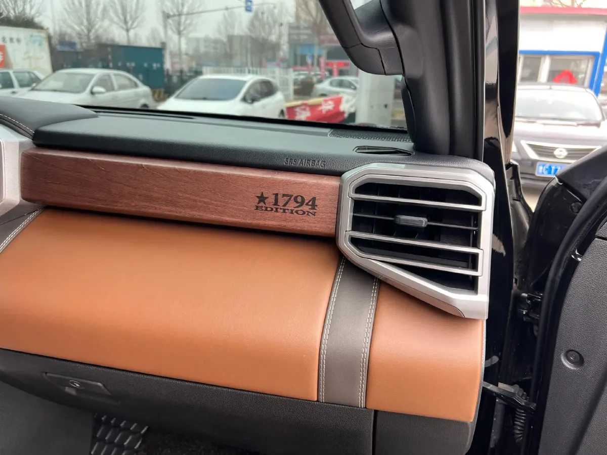 2022 Tank 300 2.0T 227HP L4 8AT,autocango,china used car exporter,china ev exporter,chinese used car exporter,chinese used ev exporter