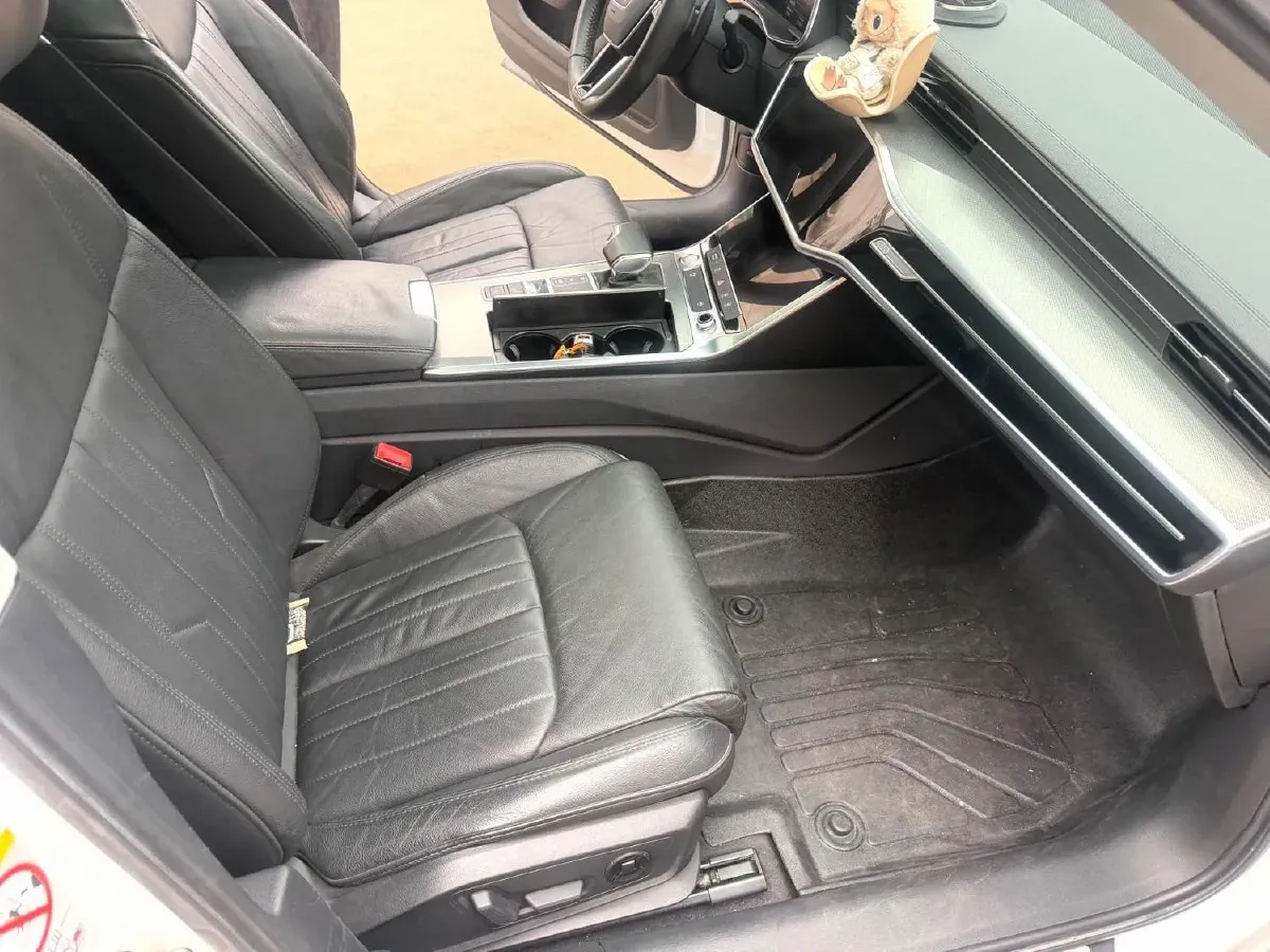 2020 Audi A6L 2.0T 190HP L4 7DCT,autocango,china used car exporter,china ev exporter,chinese used car exporter,chinese used ev exporter