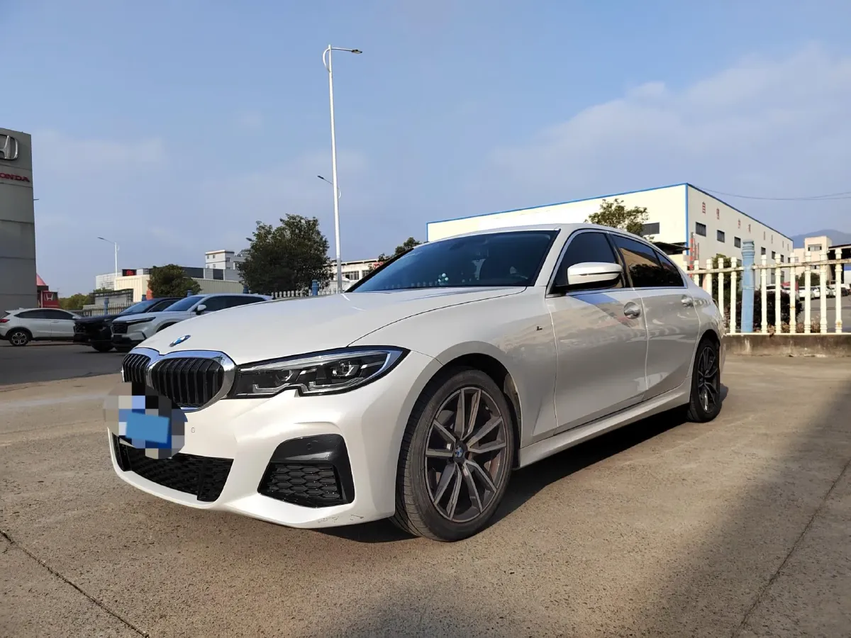 2022 BMW 3 Series 2.0T 156HP L4 8AT,autocango,china used car exporter,china ev exporter,chinese used car exporter,chinese used ev exporter