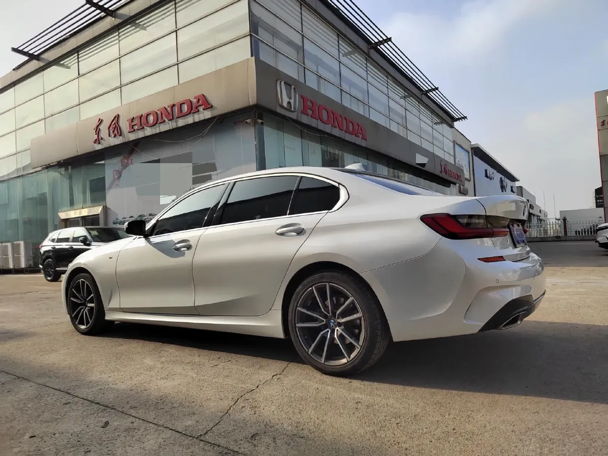 2022 BMW 3 Series 2.0T 156HP L4 8AT,autocango,china used car exporter,china ev exporter,chinese used car exporter,chinese used ev exporter