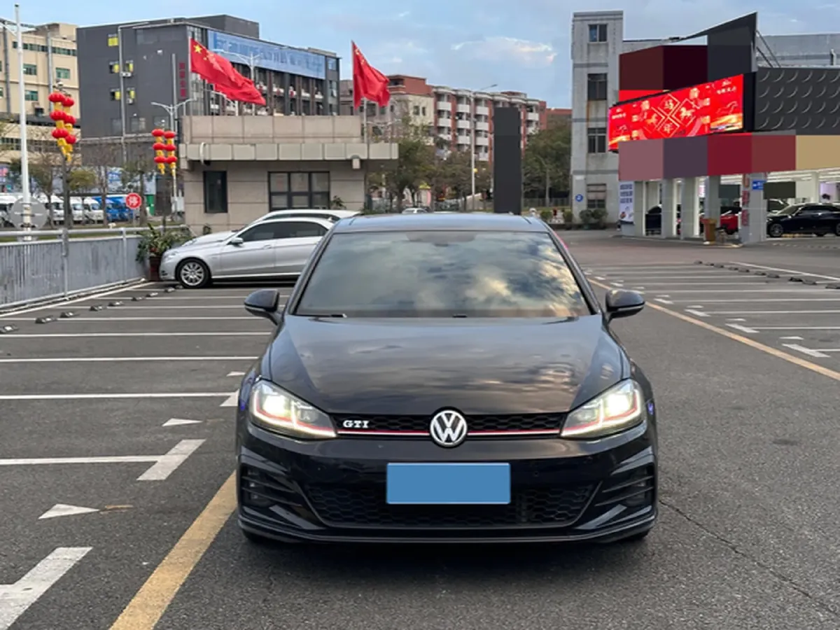 2018 Volkswagen GolfGTI 2.0T 220HP L4 7DCT,autocango,china used car exporter,china ev exporter,chinese used car exporter,chinese used ev exporter