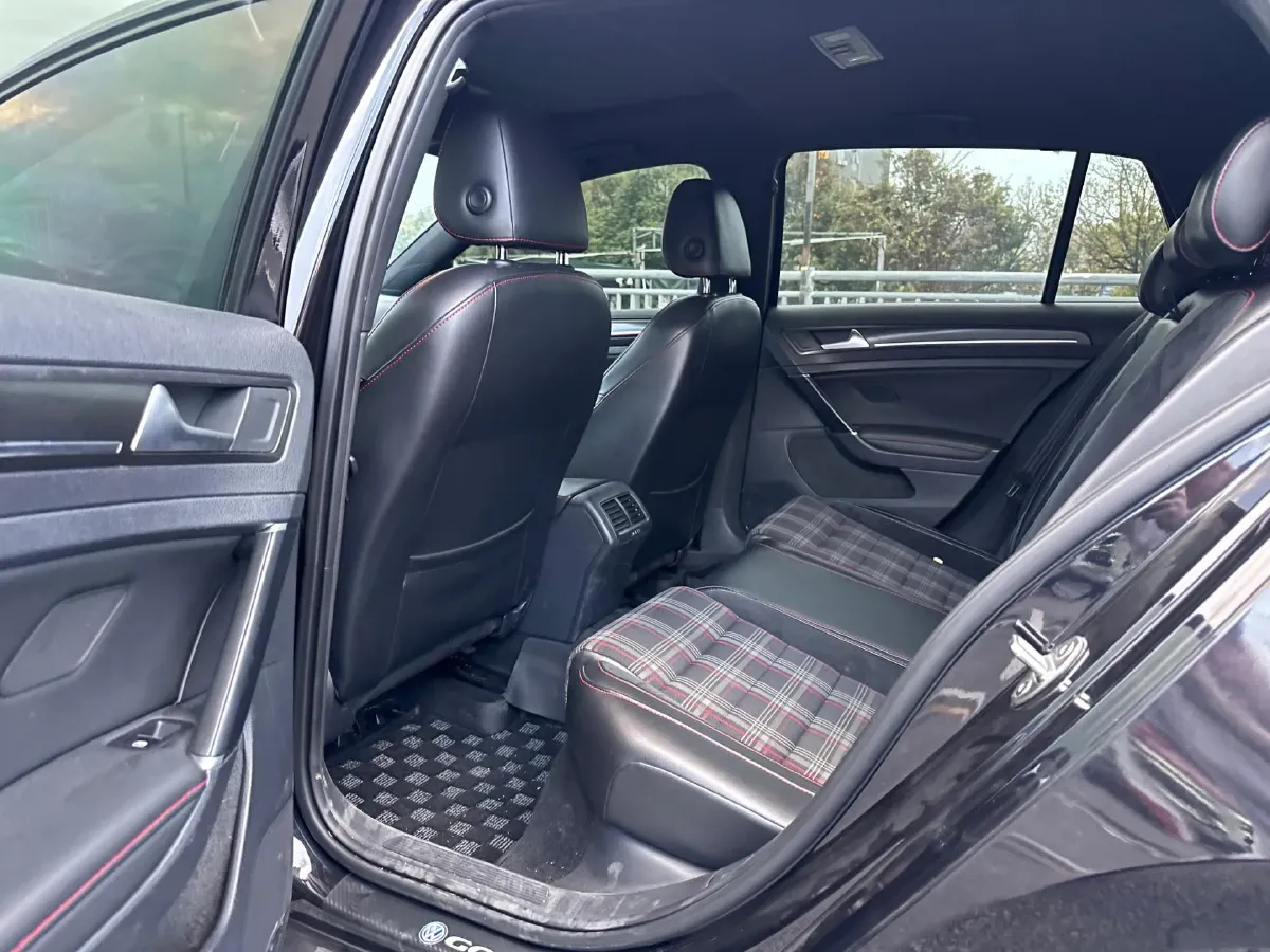 2018 Volkswagen GolfGTI 2.0T 220HP L4 7DCT,autocango,china used car exporter,china ev exporter,chinese used car exporter,chinese used ev exporter