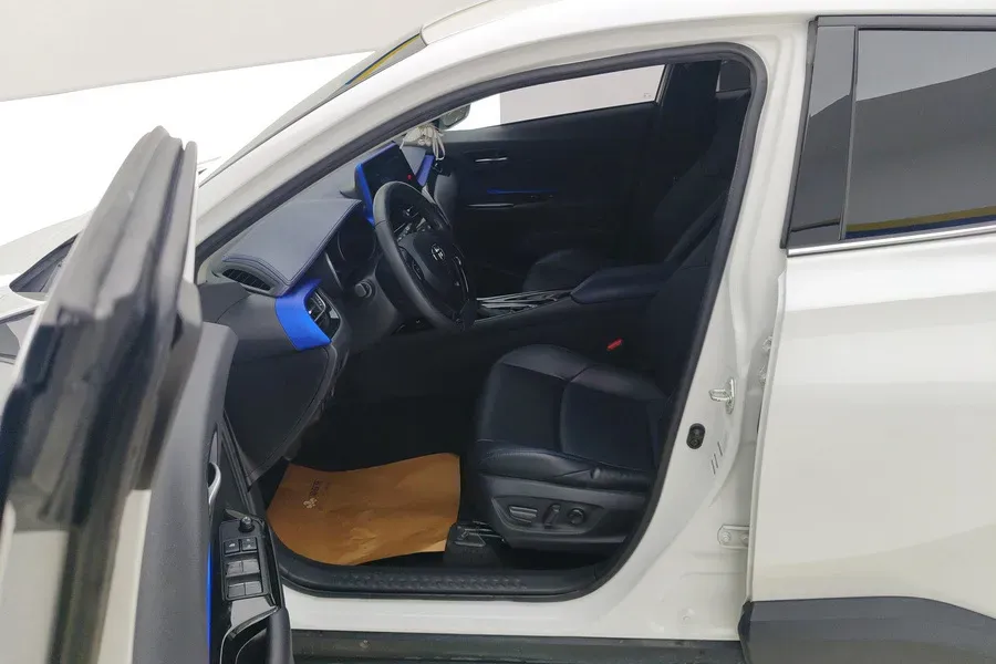 2021 Toyota C-HR 2.0L 171HP L4 CVT,autocango,china used car exporter,china ev exporter,chinese used car exporter,chinese used ev exporter