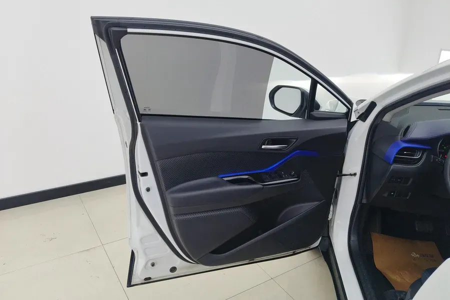 2021 Toyota C-HR 2.0L 171HP L4 CVT,autocango,china used car exporter,china ev exporter,chinese used car exporter,chinese used ev exporter