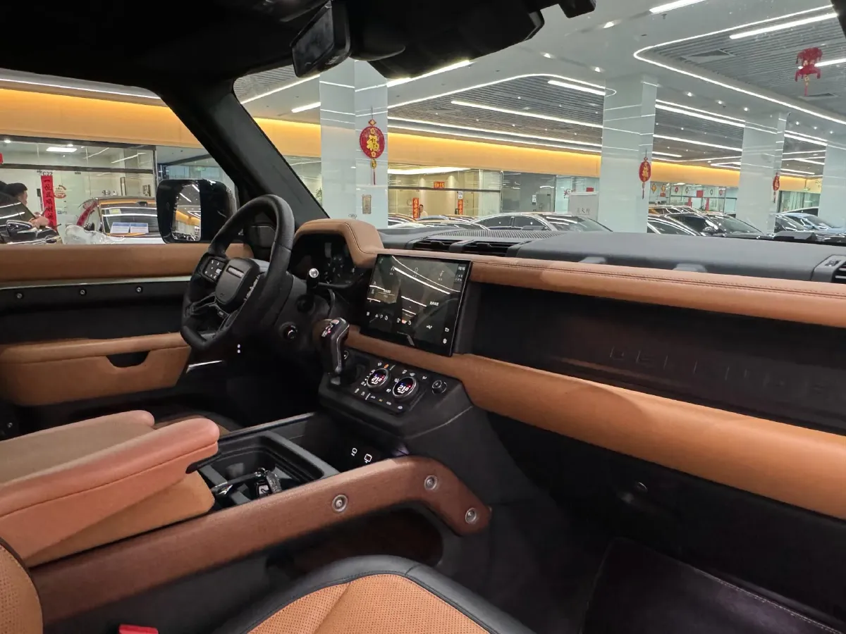 2022 Land Rover Defender 3.0T 400HP L6 8AT,autocango,china used car exporter,china ev exporter,chinese used car exporter,chinese used ev exporter