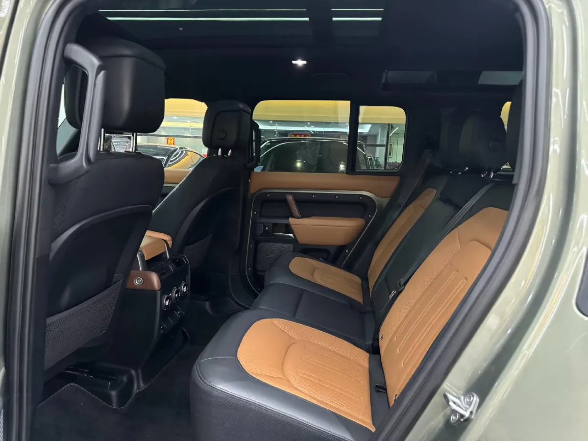 2022 Land Rover Defender 3.0T 400HP L6 8AT,autocango,china used car exporter,china ev exporter,chinese used car exporter,chinese used ev exporter